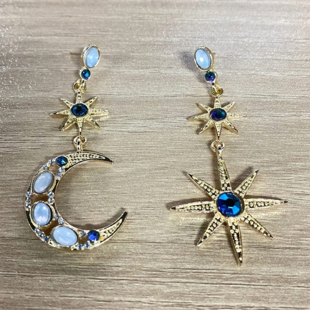 SEE NEW LISTING Moon and Star Drop Earrings Blue Rhinestones Gold Tone - Picture 6 of 12